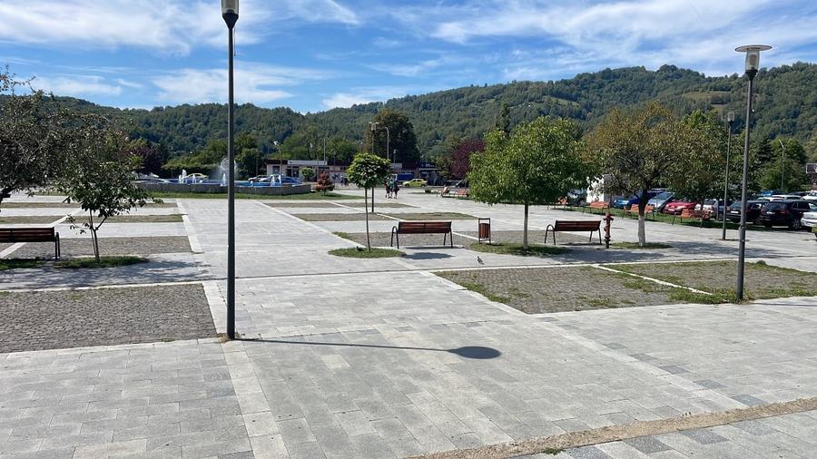 Vand apartament 3 camere in Petroșani - 1