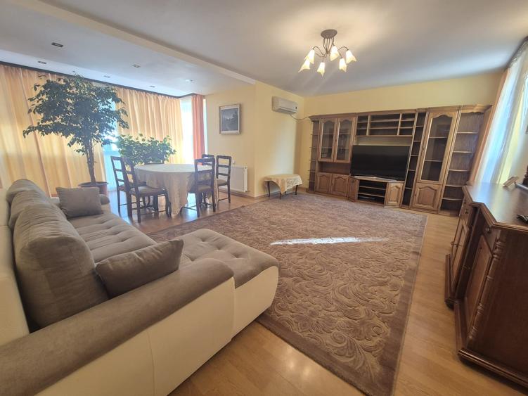 Apartament 3 camere Zamca de închiriat - 1