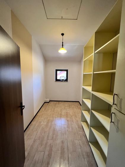 Cetatii -- Casa de inchirat - pretabil rezidential sau birouri - garaj - 9