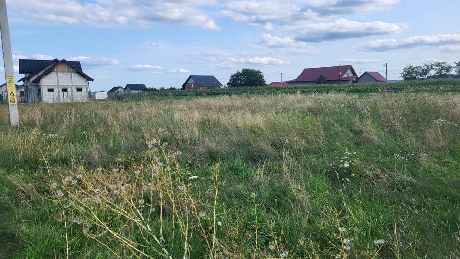 Loc de casa la intrare in Curtesti - 1