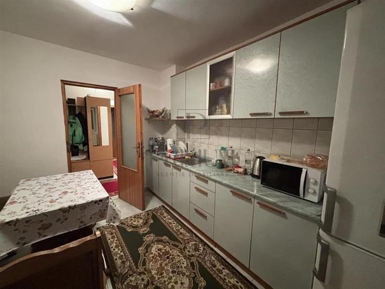 ARADULUI - PARTER INALT - 3 camere - 2 bai - balcon - decomandat - centrala prop - 1