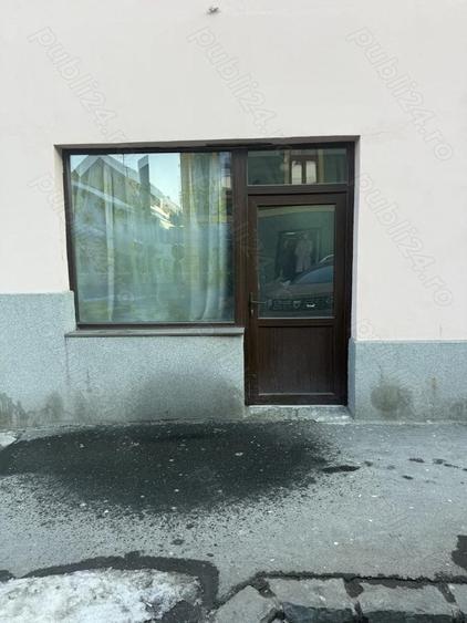 Vand apartament cu spa?iu comercial - 1