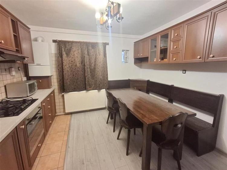 Apartament 3 camere decomandat pivnita zona Strand - 4