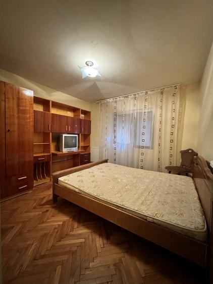 Apartament cu 3 camere decomandat în Berca