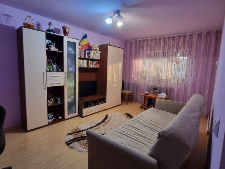 Apartament 2 camere decomandat - zona Orizont - 1