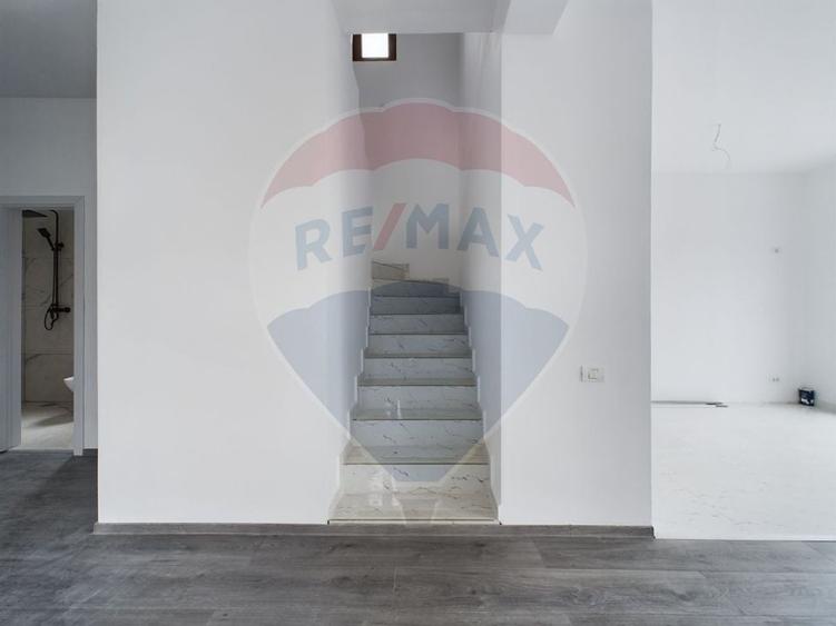 Casa de vanzare + teren 1000 mp - 4