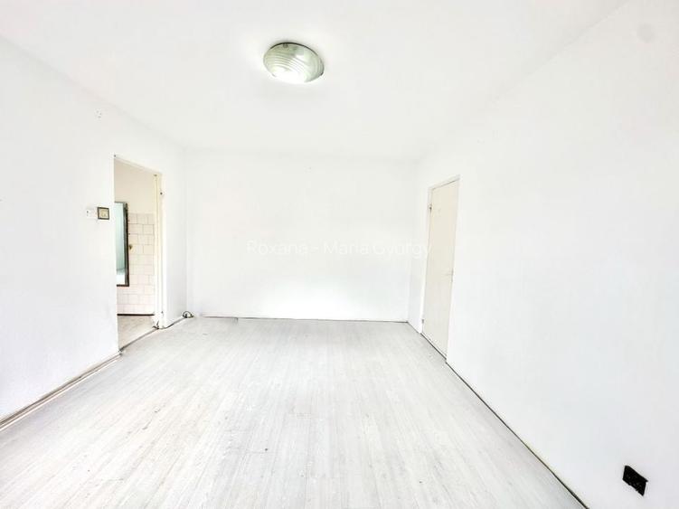 Apartament de vânzare 3 camere, zona Florilor
