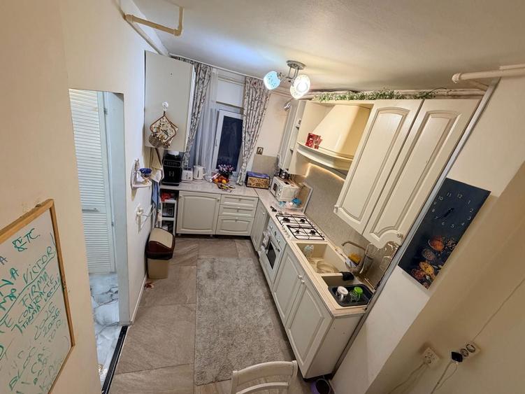 PROPRIETAR ! Vand Apartament 3 camere - 6