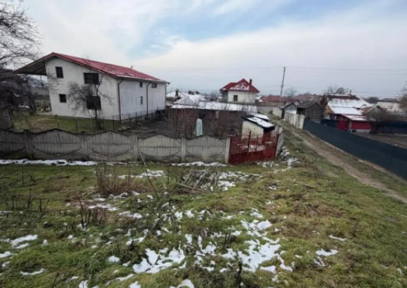 Teren de 6700mp, la intrarea in Filiasi ,la 50m de str. Raco - 1