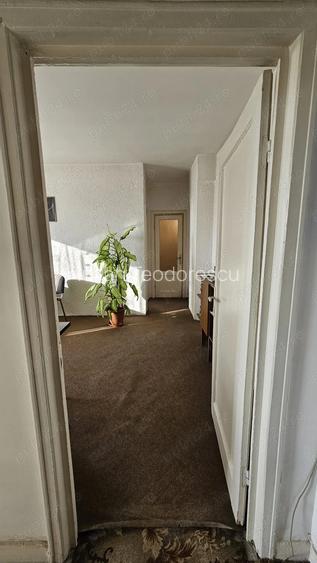 Ap 2 cam de vanzare, ultra-central, Pia?a Victoriei 7, Ploie?ti direct proprietar