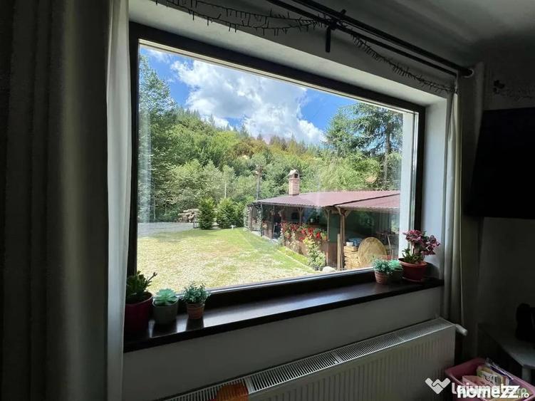 Casă cu 8 camere cu Teren 575 Mp în Porumbacu de Sus