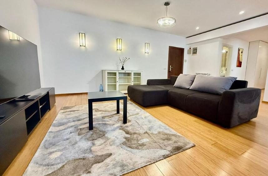 Apartament cu 4 camere decomandat în Central