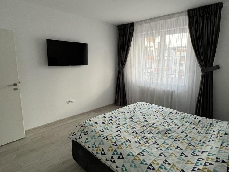 Apartament cu 2 camere decomandat, mobilat în Tractorul