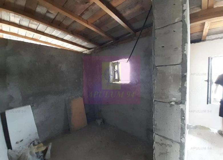 Casă cu 4 camere cu Teren 200 Mp în 1 Decembrie