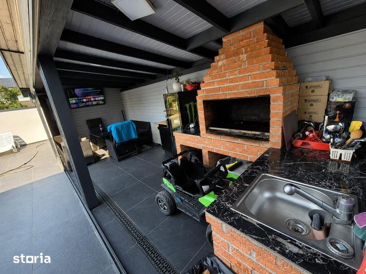 Casă cu 4 camere cu Teren 405 Mp în Roșu