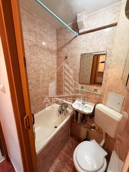 Garsonieră decomandată în Complex Studențesc