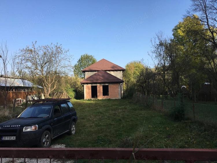 Casă cu Teren 1000 Mp în Runcu