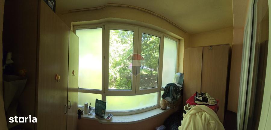Apartament cu 3 camere decomandat în Berceni