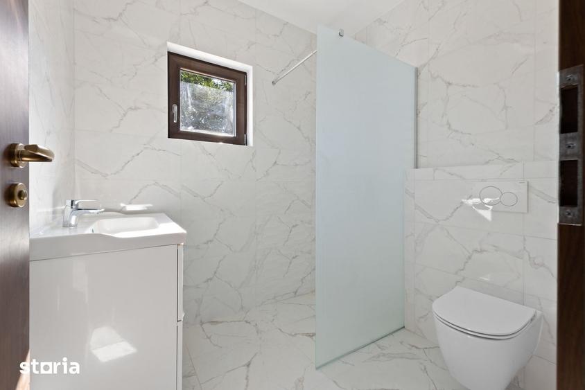 Casă cu 5 camere cu Teren 683 Mp în Central