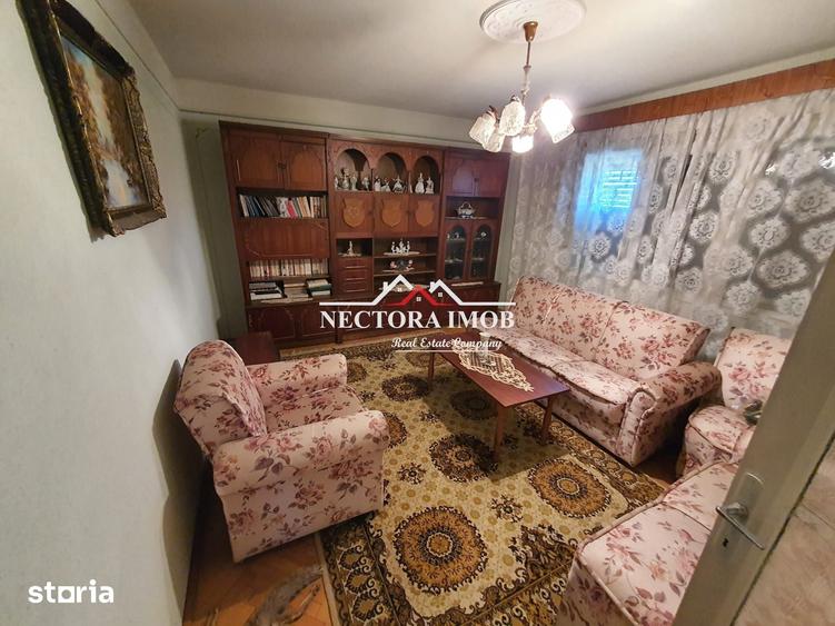 Casă cu 7 camere cu Teren 2300 Mp în Orașul Nou