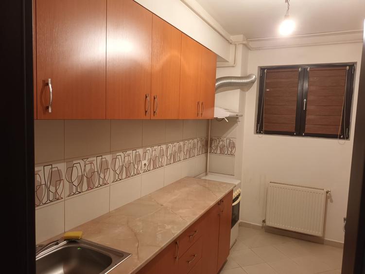 Apartament cu 2 camere decomandat în Roșu
