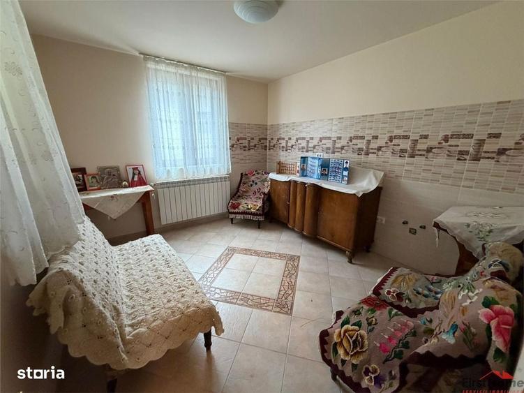 Casă cu 4 camere în Petrești