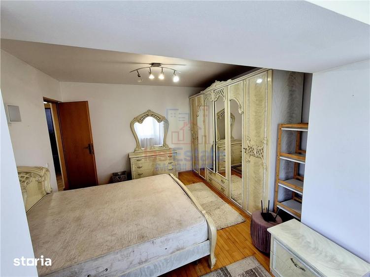 Apartament cu 3 camere decomandat în Nicolina
