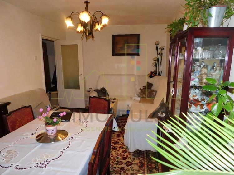 Apartament cu 3 camere decomandat, mobilat în Dâmbovița