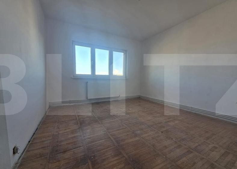 Apartament cu 2 camere decomandat în Lenin