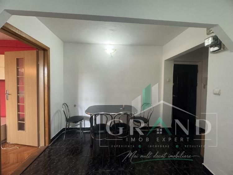 Apartament cu 3 camere semidecomandat, mobilat în Gheorgheni