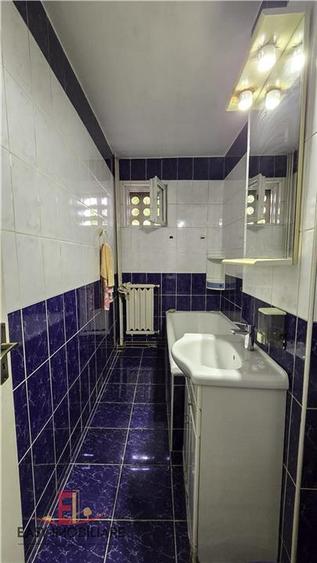 Apartament cu 3 camere decomandat în 22 Decembrie 1989