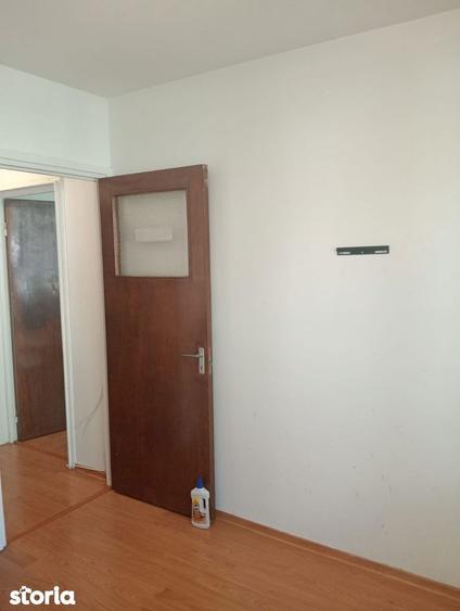 Apartament cu 3 camere decomandat, mobilat în Drumul Taberei
