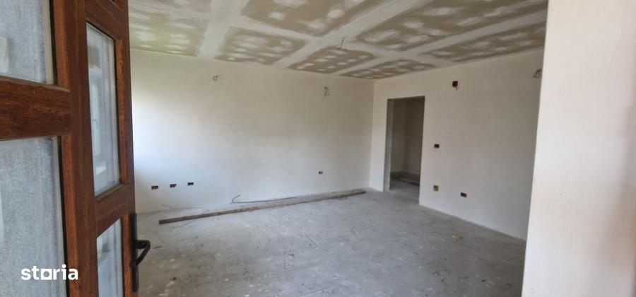 Casă cu 4 camere cu Teren 1860 Mp în Măgura