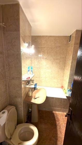 Apartament cu 3 camere semidecomandat în Exterior Vest