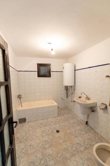 Casă cu Teren 1107 Mp în Călugăreni