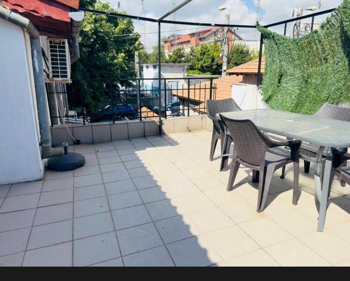 Apartament cu 3 camere decomandat, mobilat în Central