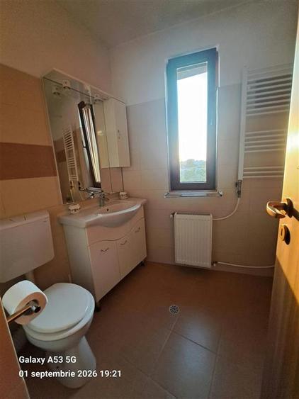 Apartament cu 4 camere decomandat, mobilat în Titan