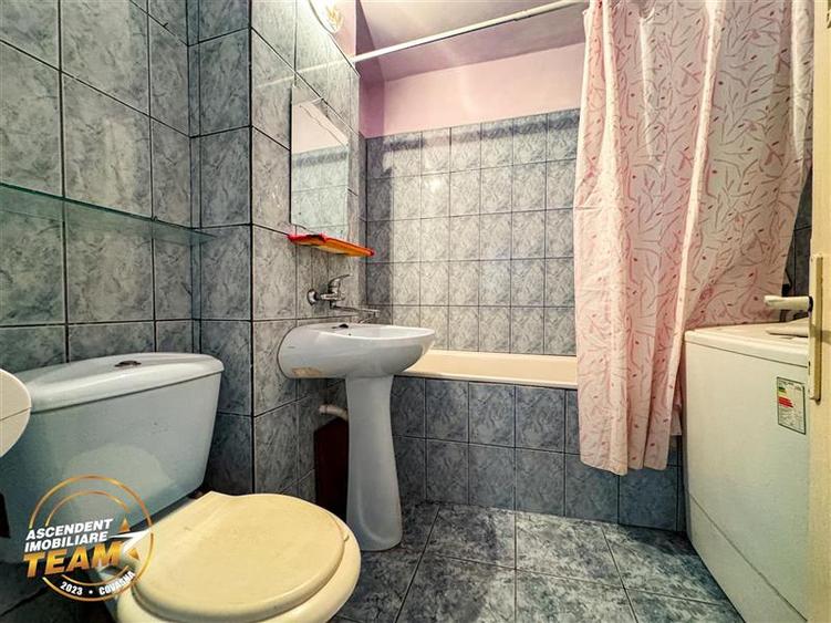 Apartament cu 4 camere decomandat, mobilat în Central