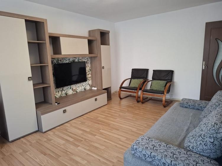 Apartament cu 2 camere decomandat în 1 Mai