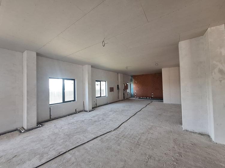Spațiu comercial, de 275 mp, în Tunari
