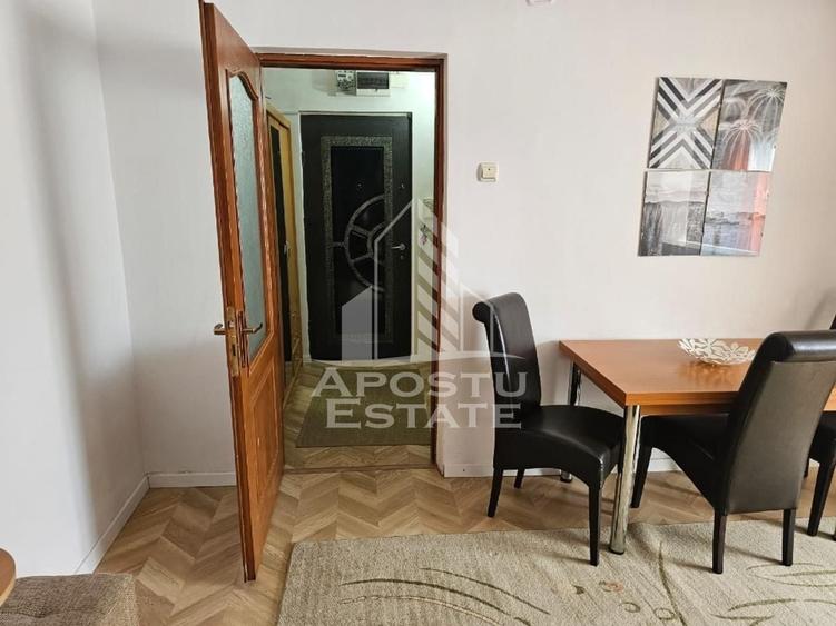 Garsonieră decomandată în Take Ionescu