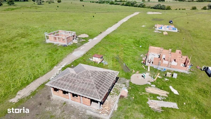 Casă cu 4 camere cu Teren 500 Mp în Sânpetru