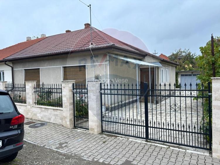 Casa / Vila cu 5 camere de vanzare in Alesd zona Ultracentral