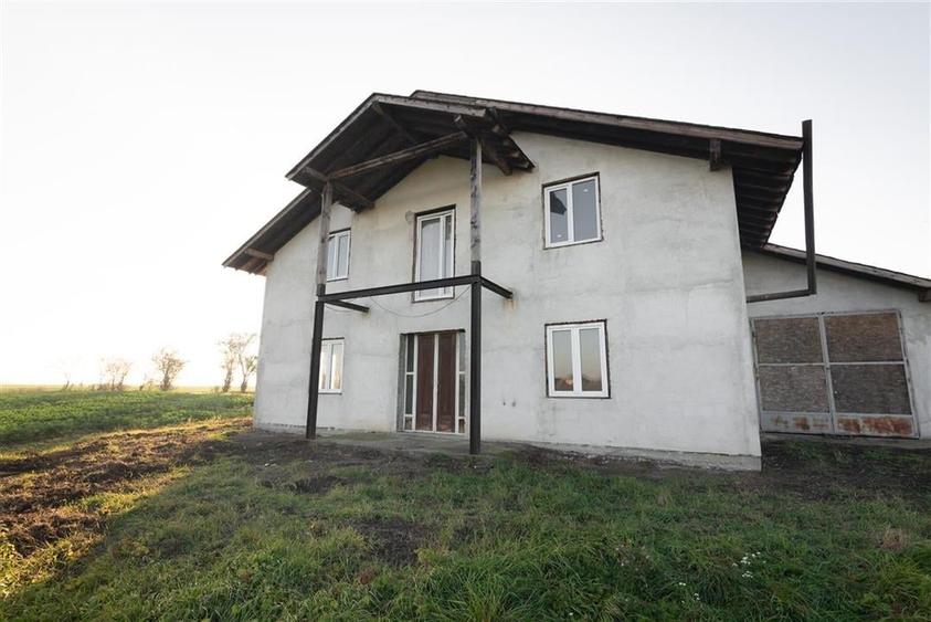 RECO casa Inand la rosu cu teren imens - 22