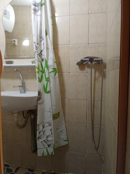 Camera cu baie proprie-renovata- Tractorul - 3