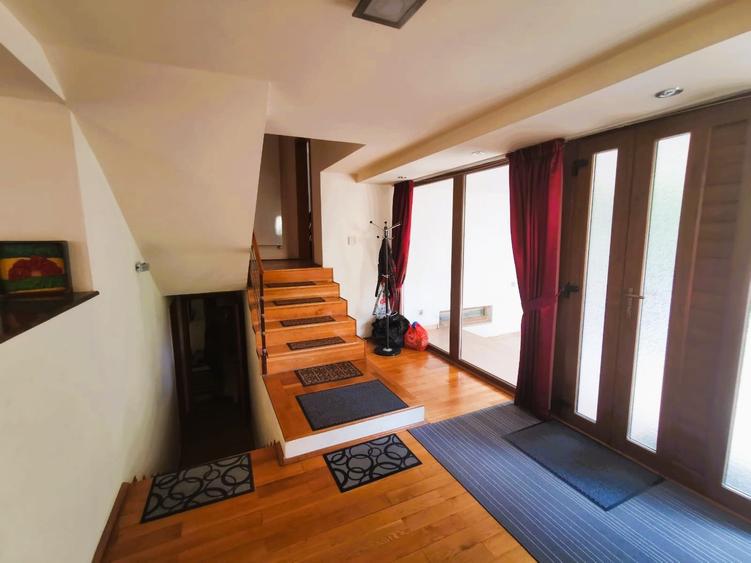 Aradului - Casa individuala 6 camere - Su:225mp - 4 locuri de parcare proprii - 5