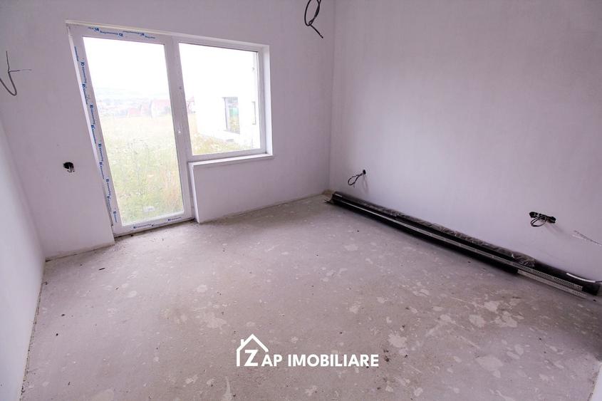 Casă individuală cu 5 camere cu Canalizare în Corunca