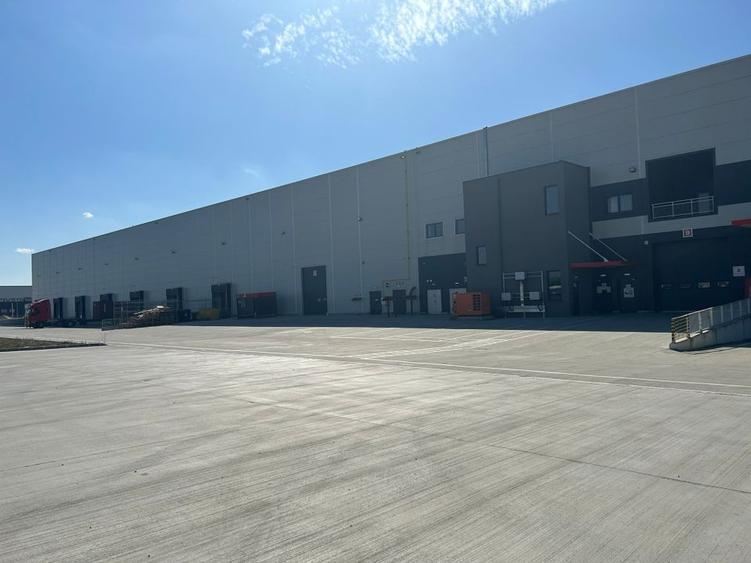 Spațiu cu rafturi pentru Logistică/Depozitare - 1