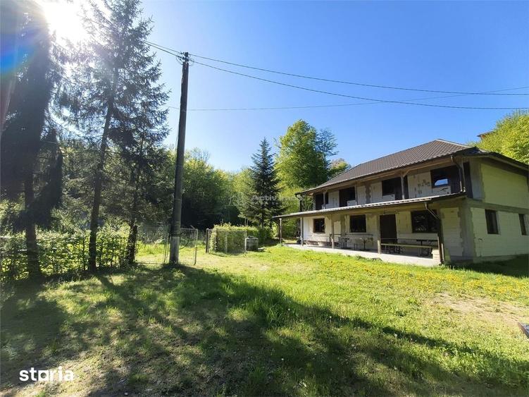 Casă cu 7 camere cu Teren 1035 Mp în Central