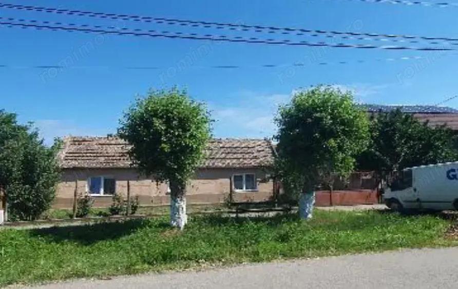 cota 1/2 din casa situata in loc. Carpinis, jud. Timis - 1